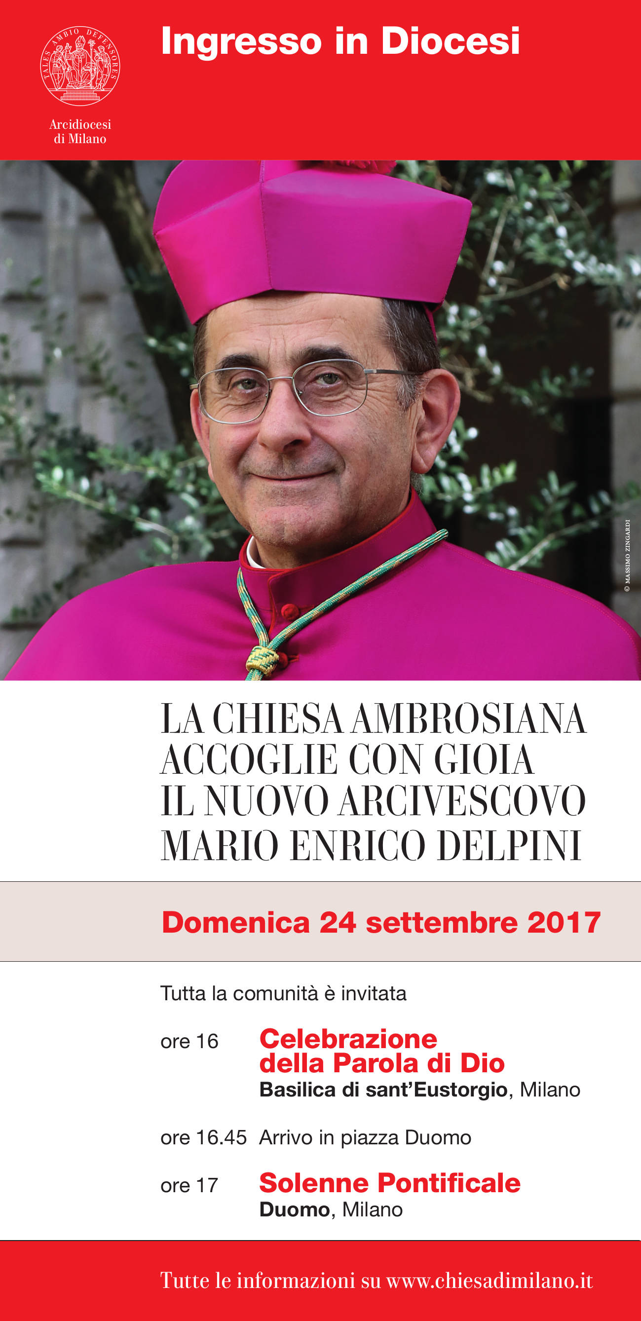Alla gente di Milano e delle terre ambrosiane Carissimi, Papa Francesco ha confidato che a Milano si è sentito a casa. Con tutti! Questa confidenza ci commuove e ci consola. Il clima di familiarità che ha accompagnato il Papa in tutta la giornata di sabato rivela che Milano e la Lombardia “si sentono a casa” con Papa Francesco perché gli vogliamo bene e siamo in sintonia con il suo inse- gnamento, apprezziamo la sua testimonianza, siamo contagiati dalla sua gioia e dal suo coraggio. Per accogliere Papa Francesco Milano si è vestita Immagine con il coordinata suo inconfondibile ― Manuale applicativo abito ― 2016 della festa: un velo di nebbia mattutina e quel cielo di Lombardia, così bello quando è bello! Milano si è fermata in paziente e festosa attesa, tenendo a freno la sua tradizionale frenesia; Milano ha smentito l’inclinazione alla paura e al sospetto che in questi giorni sembrano obbligatori. Papa Francesco ha percorso Milano con il braccio teso a salutare, con il sorriso pronto a incoraggiare, con il raccoglimento intenso dell’uomo di Dio, con lo sguardo penetrante a leggere il bisogno di consolazione e di speranza. Siamo quindi grati al Papa perché la sua visita ci ha tutti radunati e ha reso visibile il meglio di noi. Ecco il dono che abbiamo ricevuto: lo stile della testimonianza semplice, gioiosa, incisiva che annuncia l’essen- ziale del Vangelo e provoca ciascuno a mettersi in gioco, a sentirsi protagonisti nell’edificazione di una città in cui tutti si sentano a casa e tutti si riconoscano responsabili di tutti. Per accogliere Papa Francesco si è radunato un popolo numeroso e tutti si sono sentiti parte di questo popo- lo, tutti si sono sentiti milanesi: quelli che parlano il dialetto dei nonni e quelli che parlano lingue di altri con- tinenti, quelli che vanno in chiesa tutte le domeniche e quelli che non sanno neppure dove sia una chiesa, quelli che abitano negli antichi palazzi e quelli che abitano nelle case popolari, le autorità e i turisti di passaggio. E quelli che non potevano scendere in strada per incontrare il Papa l’hanno visto andare da loro: il Papa si è sentito a casa anche nel carcere di San Vittore! Milano con il “coeur in man”, dopo che il Papa è partito, ha ripreso i suoi ritmi e i suoi fastidi, i suoi affari e le opere di misericordia quotidiane. Ma si può essere certi che è stata seminata una gioia più intensa che contrasta ogni rassegnazione e ripiega- mento. Sono state pronunciate parole illuminanti e provocatorie per rinnovare la fede e credere alla possibilità dell’impossibile. La comunità cristiana è stata richiamata ad abitare il tempo come occasione per seminare, liberandosi dall’im- pazienza del raccolto, immergendosi nella gioia di Dio piuttosto che nella gratificazione di successi mondani. Dovremo tornare su tutti i gesti e le parole del Papa perché la visita porti i suoi frutti più belli e duraturi, ma adesso è tempo di gratitudine per Papa Francesco e per tutti coloro che hanno curato i singoli momenti: la visita alle case bianche di via Salomone, piazza Duomo ospitale per la tanta gente che l’aspettava, i preti e i consacrati radunati in Cattedrale, la grande celebrazione a Monza, l’incontro festoso nello stadio di San Siro. L’Arcivesco- vo, con i suoi collaboratori, desidera invitare tutti coloro che si sono prestati per la buona riuscita della visita di Papa Francesco per ringraziarli di persona. Giovedì 20 aprile alle ore 19,00 in Duomo: l’incontro è per tutti i volontari, per i ROL delle parrocchie, i preti, le forze dell’ordine, e tutta la gente che desidera esprimere un corale ringraziamento al Signore, al Papa, per la grazia di quella visita. Ci è stato fatto un dono immenso: Papa Francesco, ti promettiamo che non andrà sciupato e che continuere- mo a volerti bene e a pregare per te. Il cardinale Angelo Scola con il Consiglio Episcopale Milanese